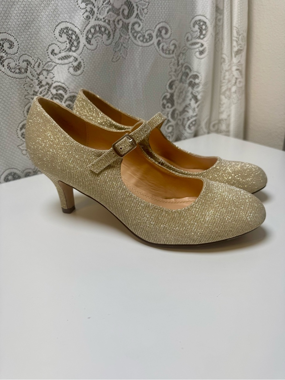 Olivia K Size 8M Champagne Sparkle Glitter Adjustable Ankle Kitten Heels